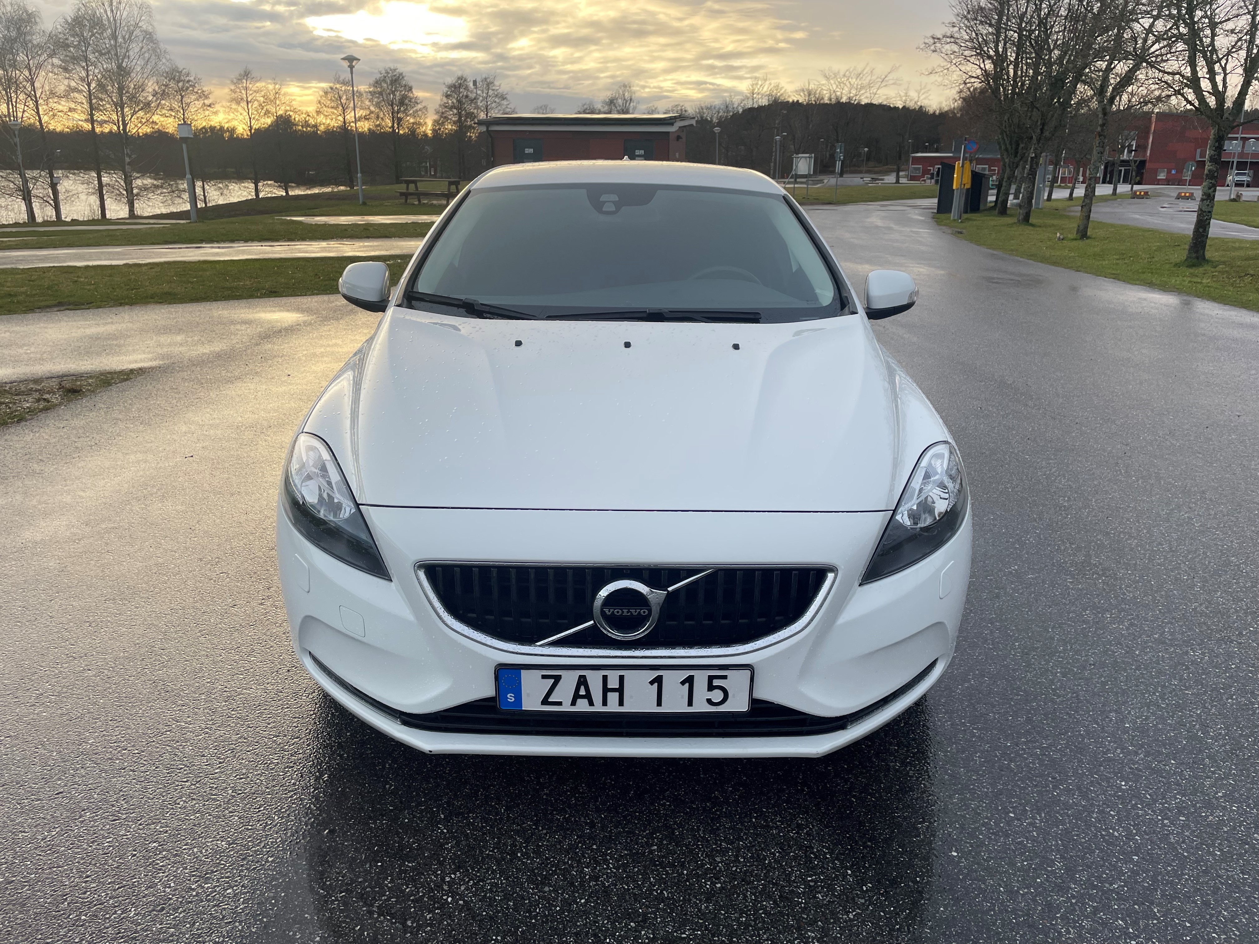 Volvo V40 T3 2018, bild 2/10