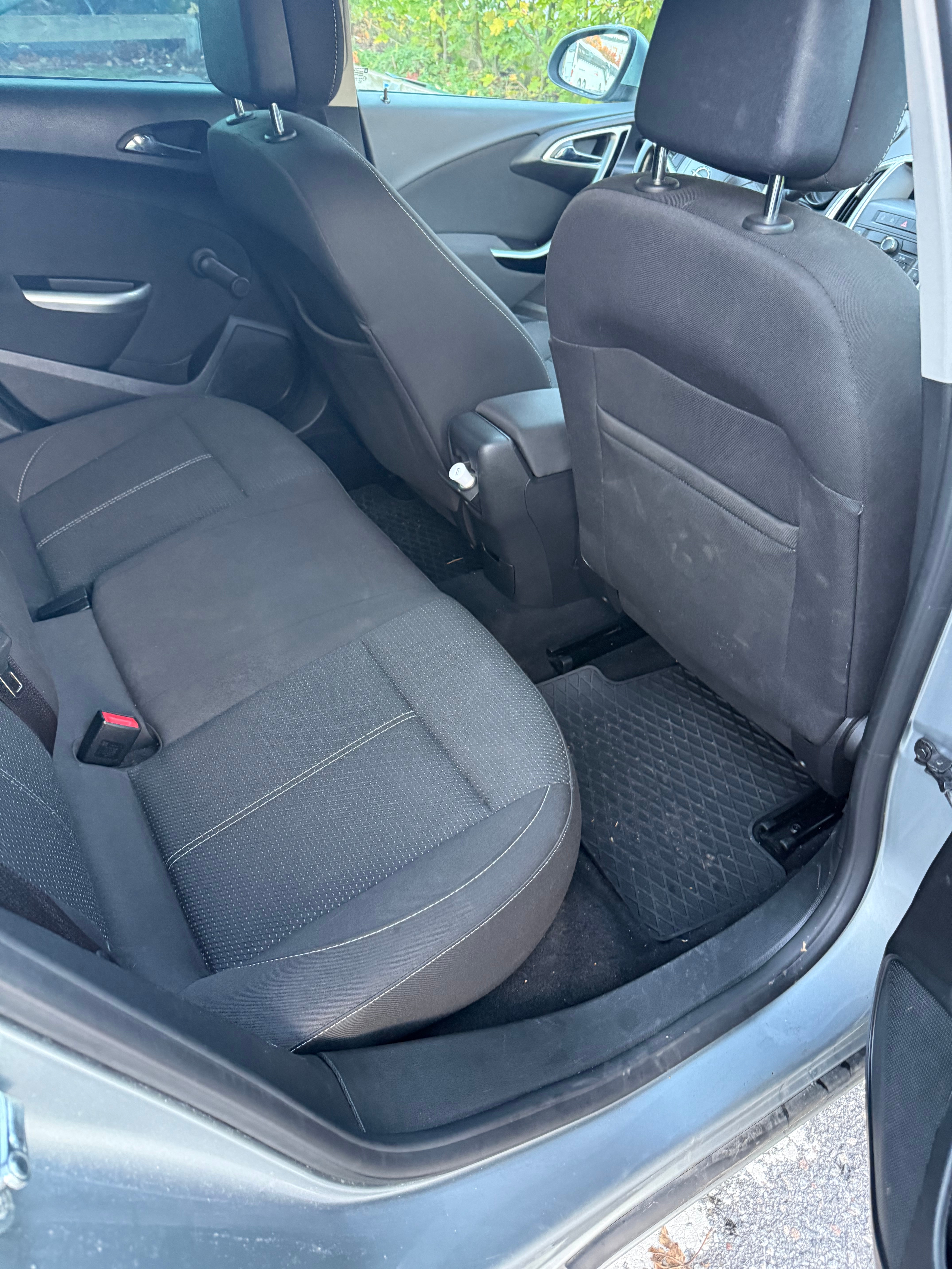 Opel Astra 1.4 Turbo 2012, bild 6/7