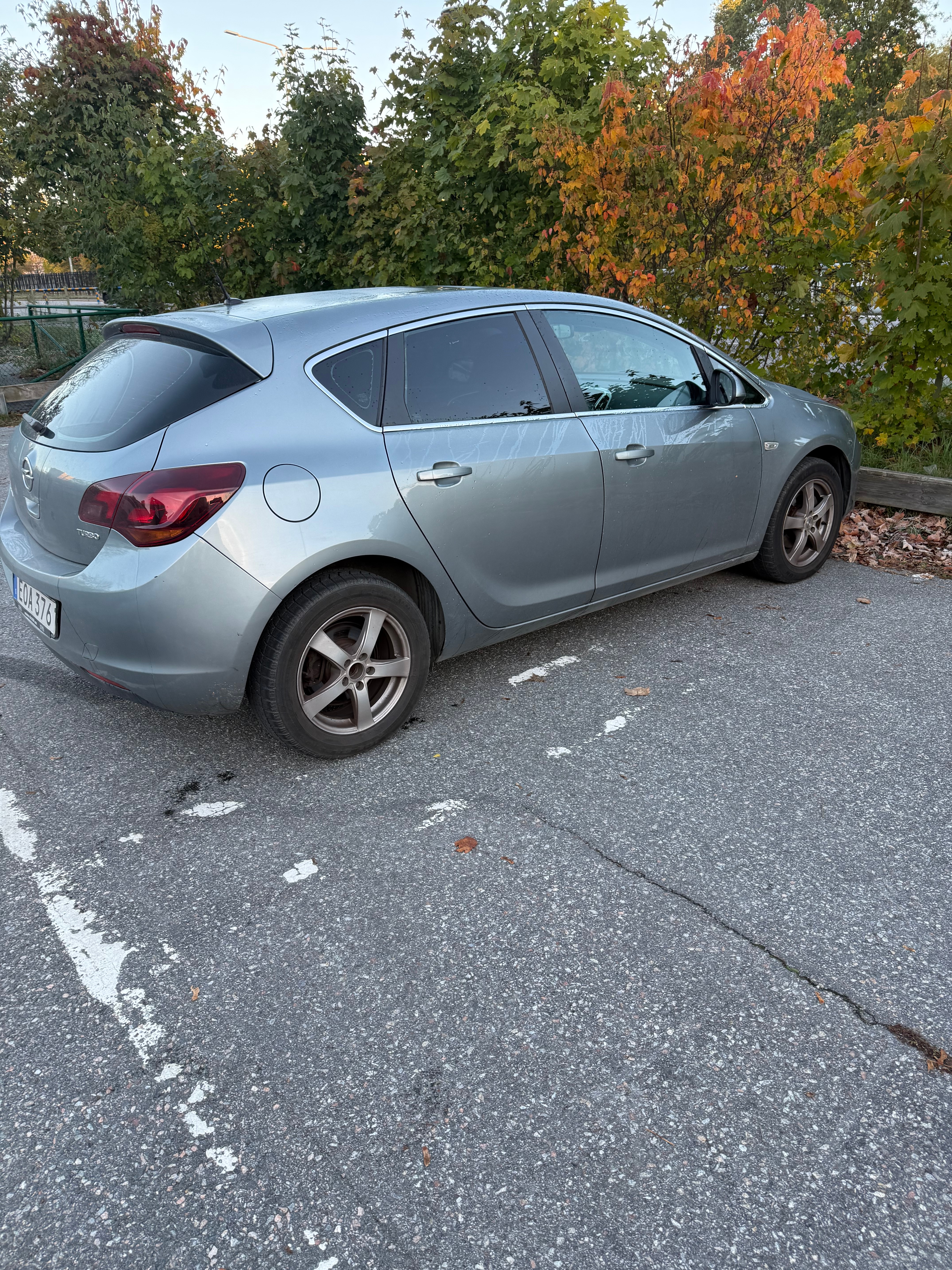 Opel Astra 1.4 Turbo 2012, bild 2/7