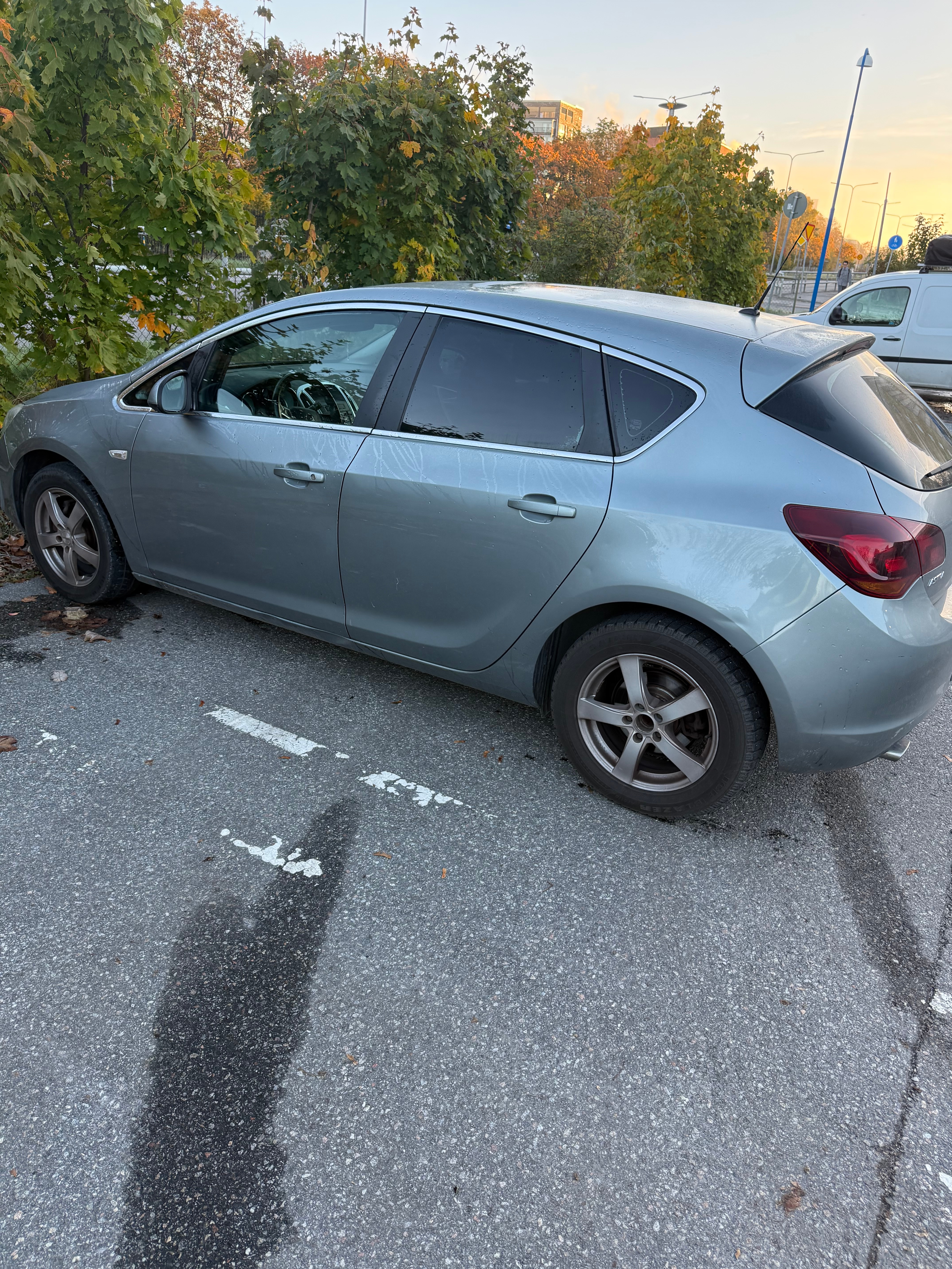 Opel Astra 1.4 Turbo 2012, bild 3/7