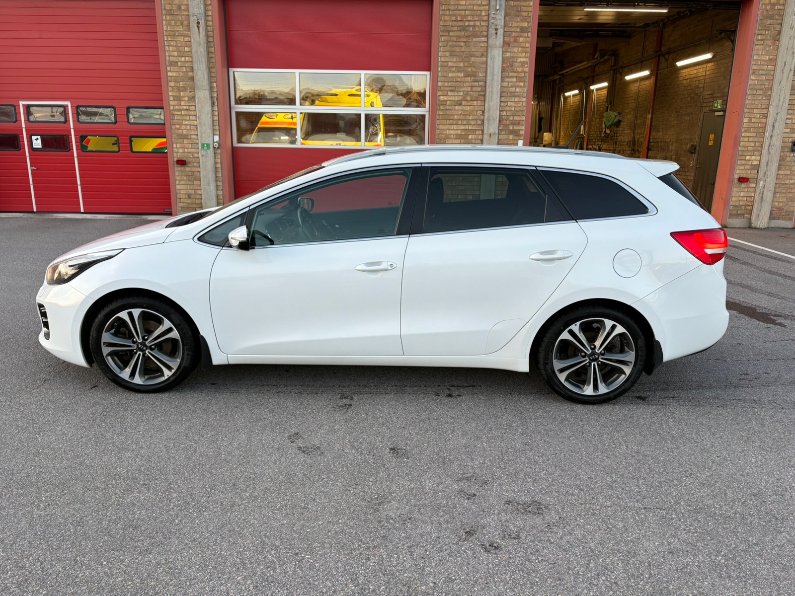 Kia Ceed 1.6 CRDi 136 GT Line 2016, bild 4/8