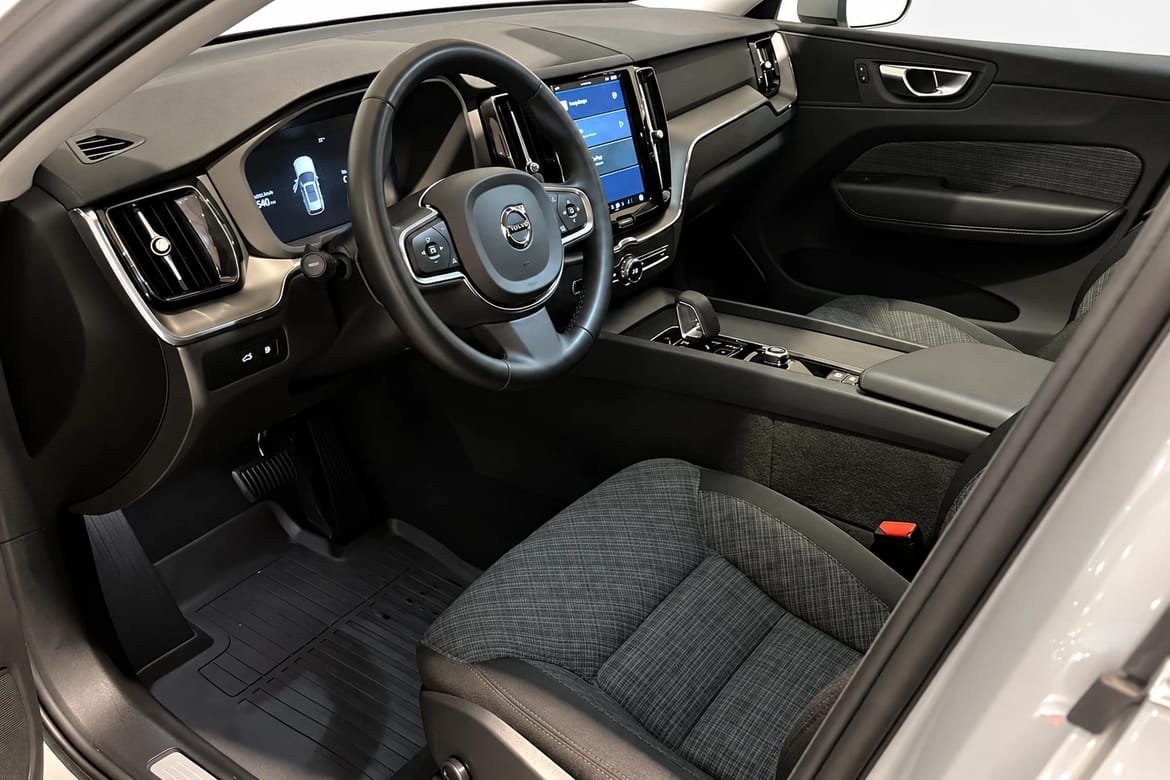 Volvo XC60 T6 Core Special Edition 2025, bild 5/10