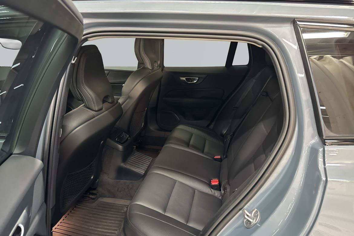 Volvo V60 Plus Dark 2024, bild 7/10