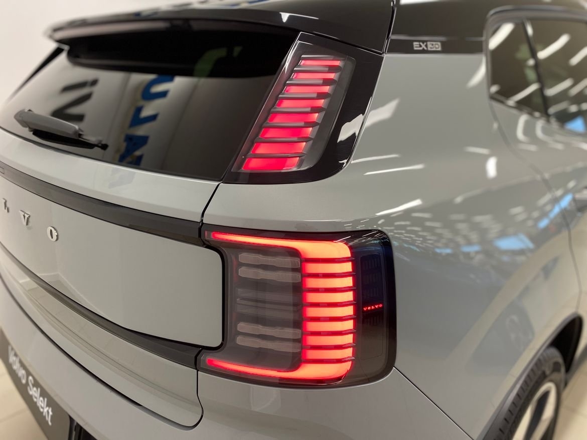 Volvo EX30 Extended Range Plus 2025, bild 7/10