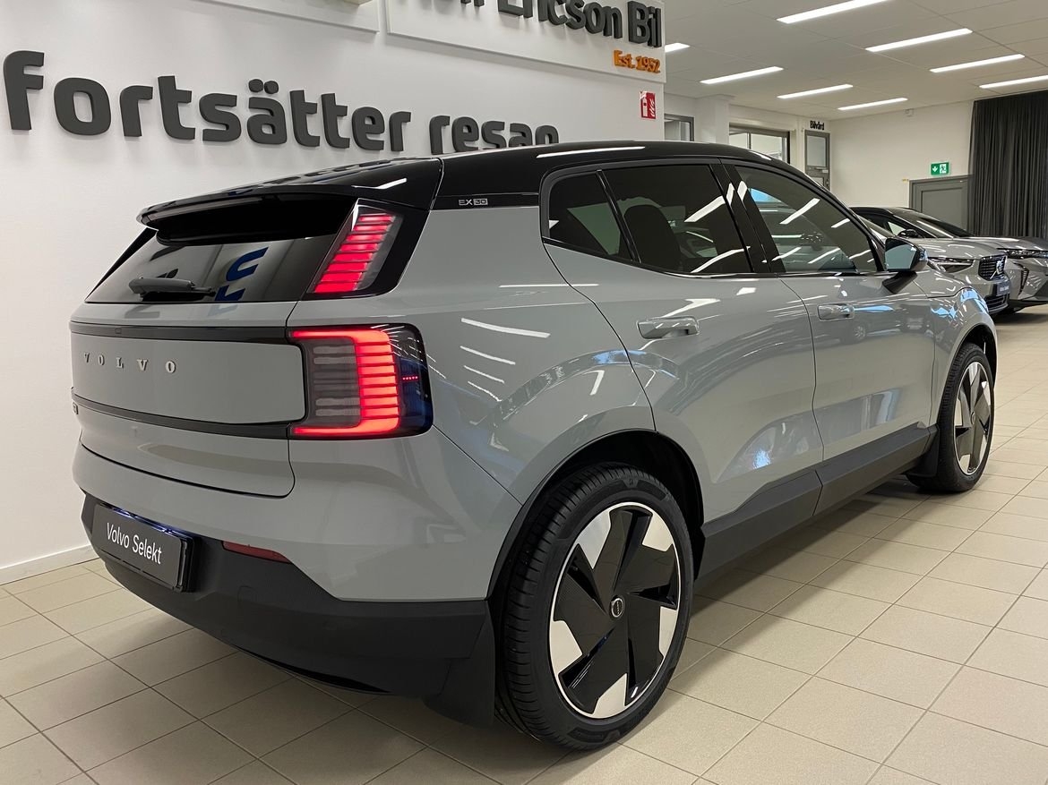 Volvo EX30 Extended Range Plus 2025, bild 4/10