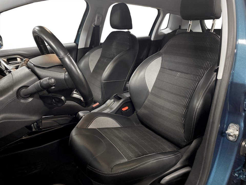 Peugeot 2008 1.2 PureTech 110 Allure 2017, bild 5/10