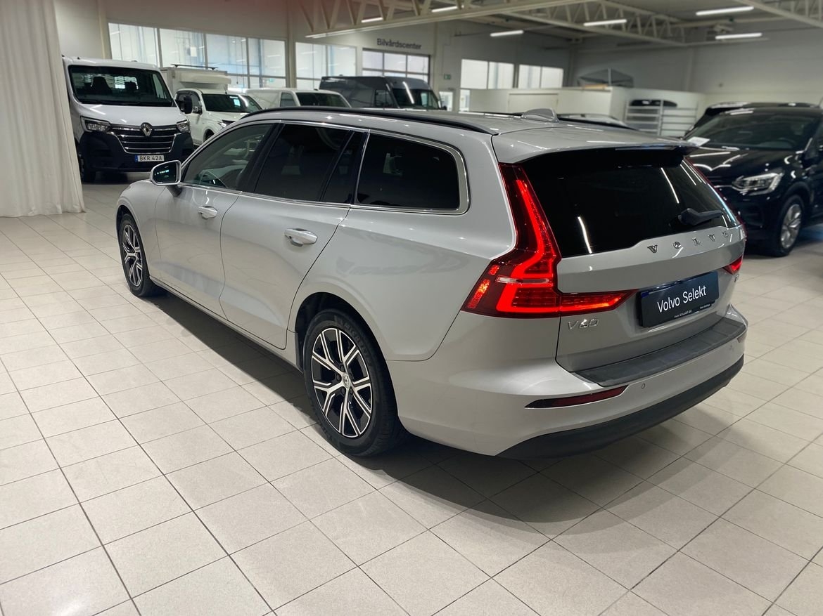 Volvo V60 B4 Core 2023, bild 7/10