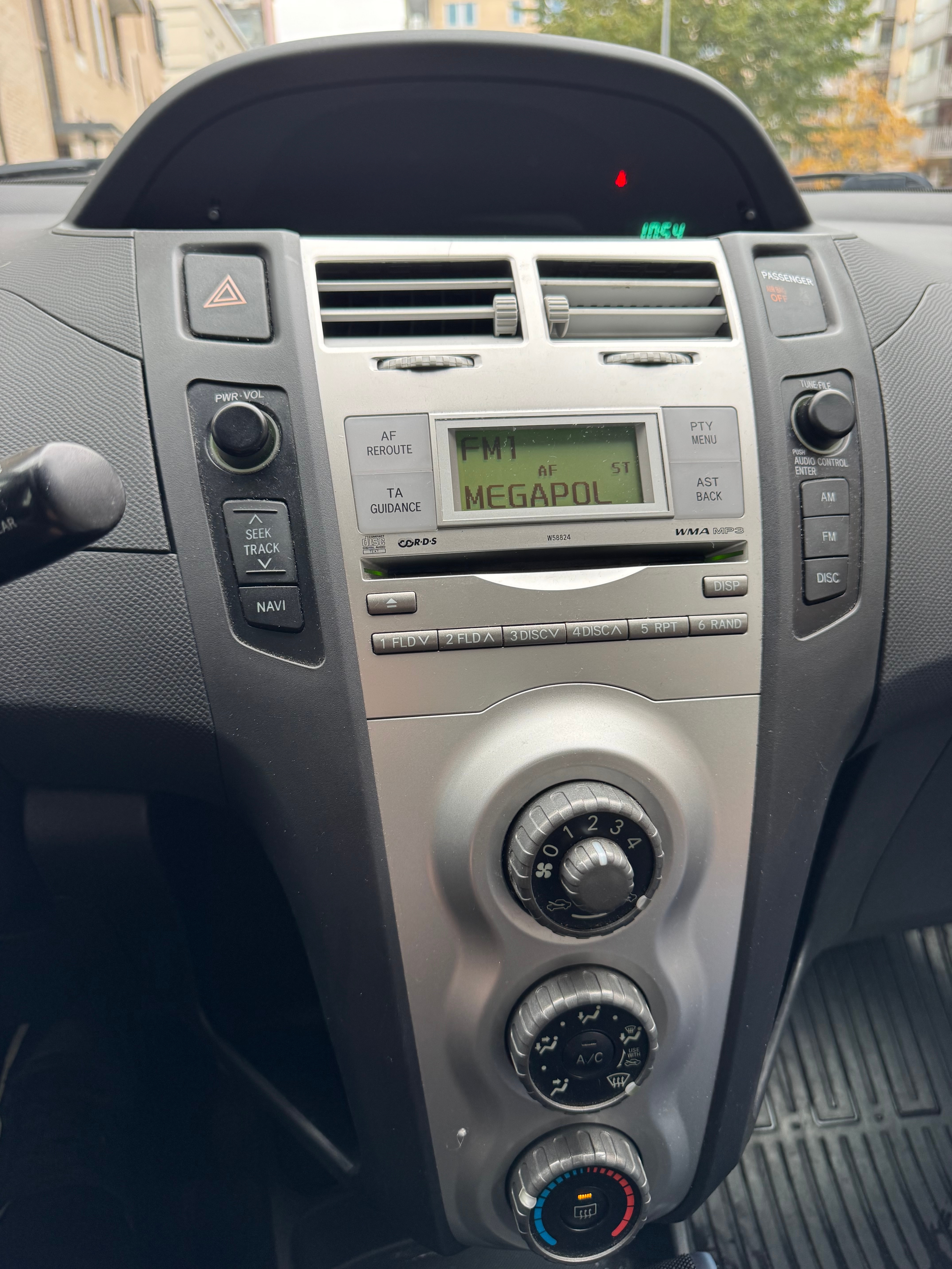 Toyota Yaris 1.3 2007, photo 8/9