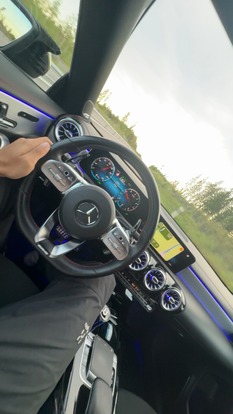 Mercedes-Benz CLA 220 2019, bild 2/4
