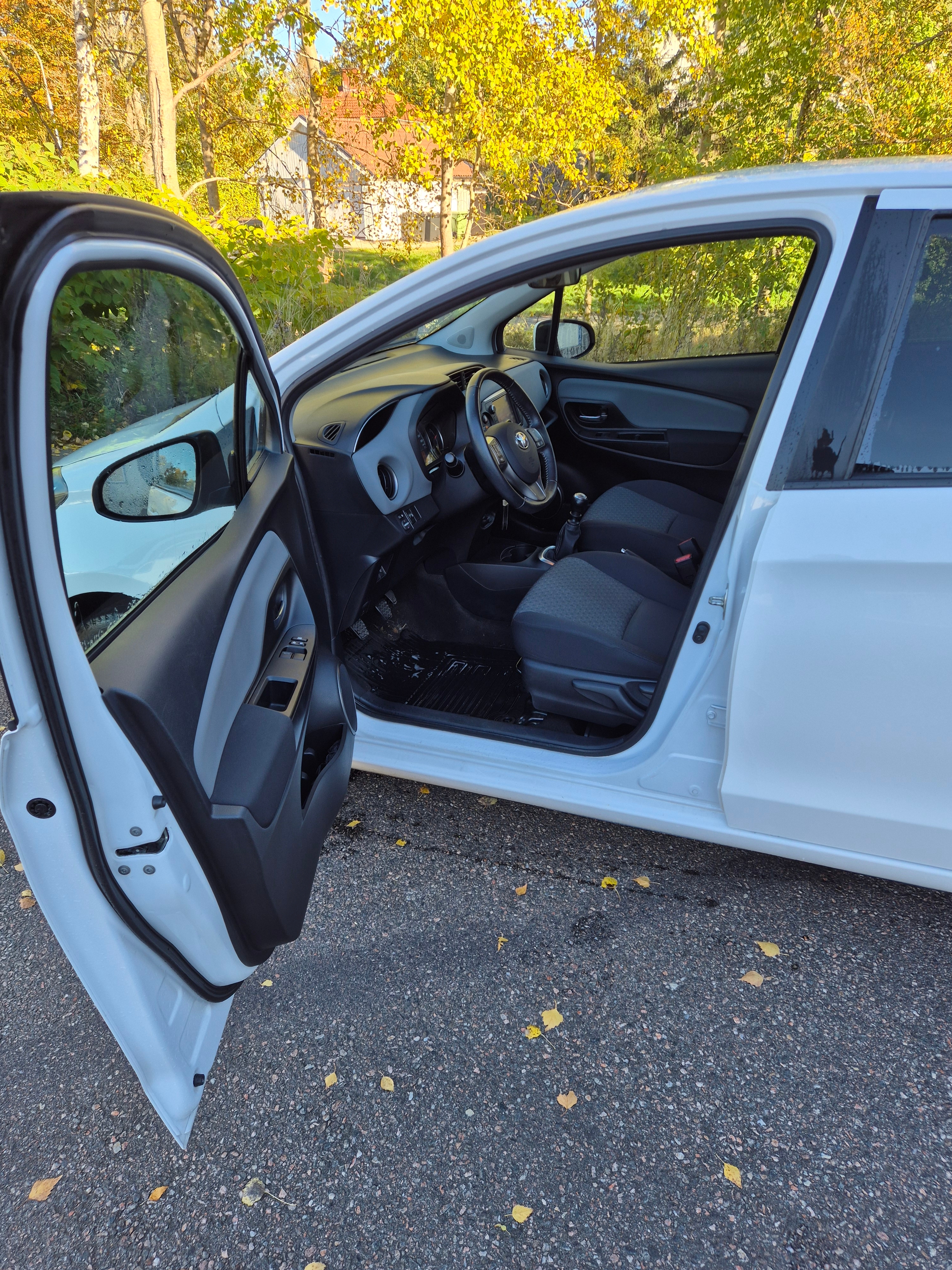 Toyota Yaris 1.33 2015, bild 2/2