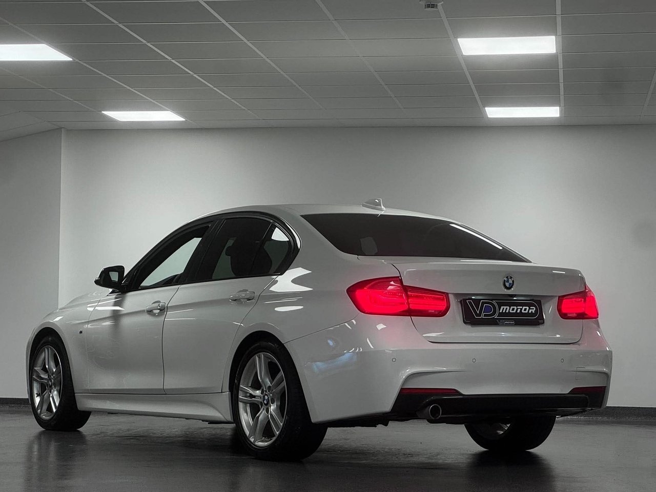BMW 318d M Sport 2018, bild 2/10