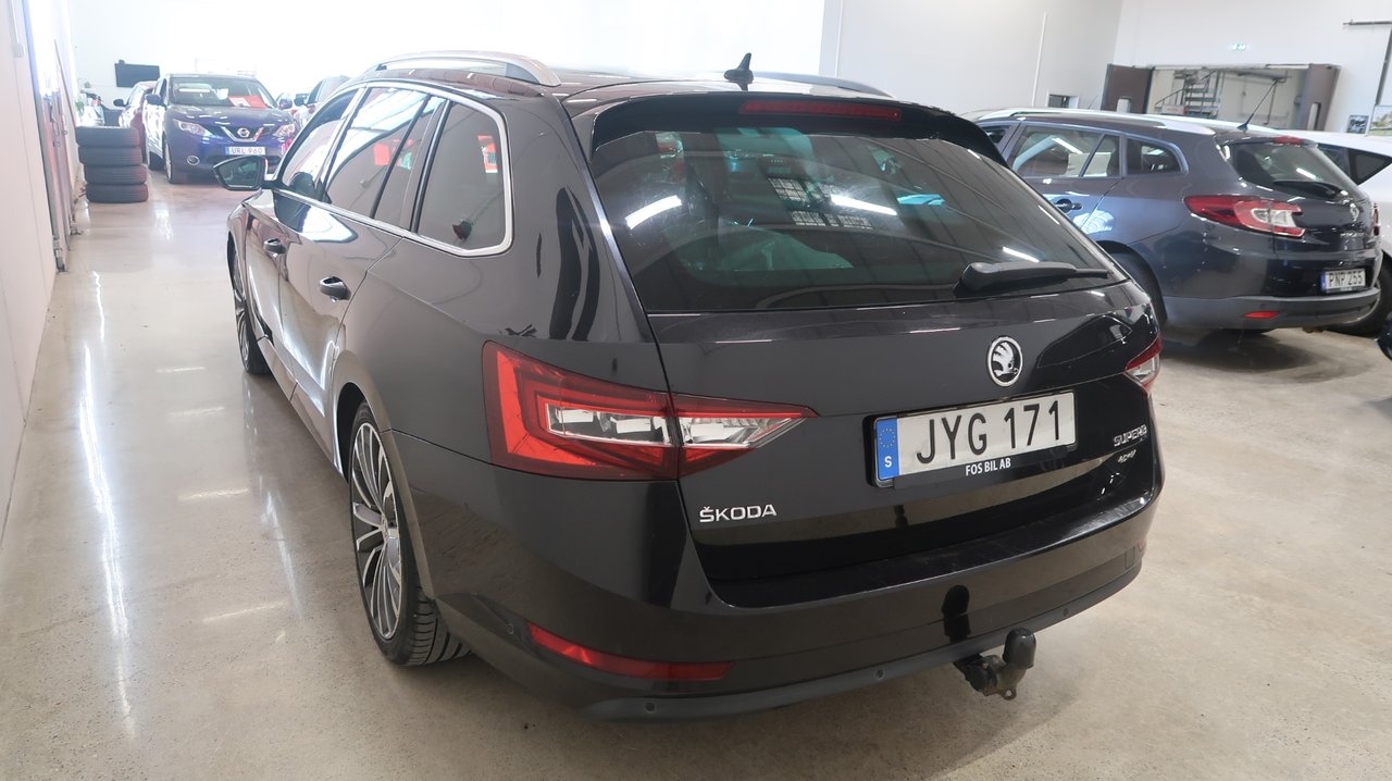 Skoda Superb 2.0 TDI SCR L&K 2016, bild 6/10
