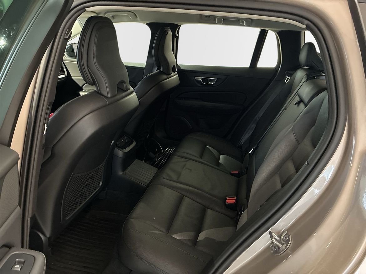 Volvo V60 T6 Plus Dark Edition 2025, bild 7/10
