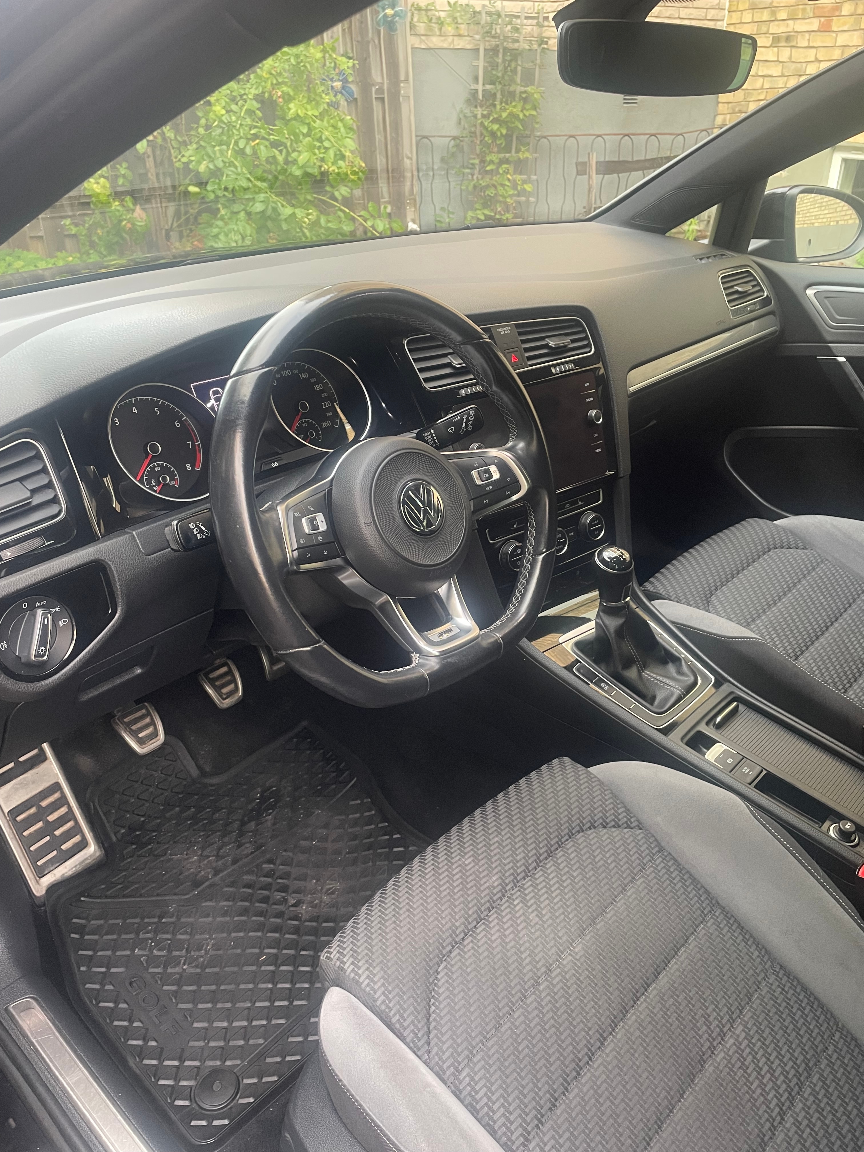 Volkswagen Golf 1.5 TSI R-Line 2019, bild 4/8