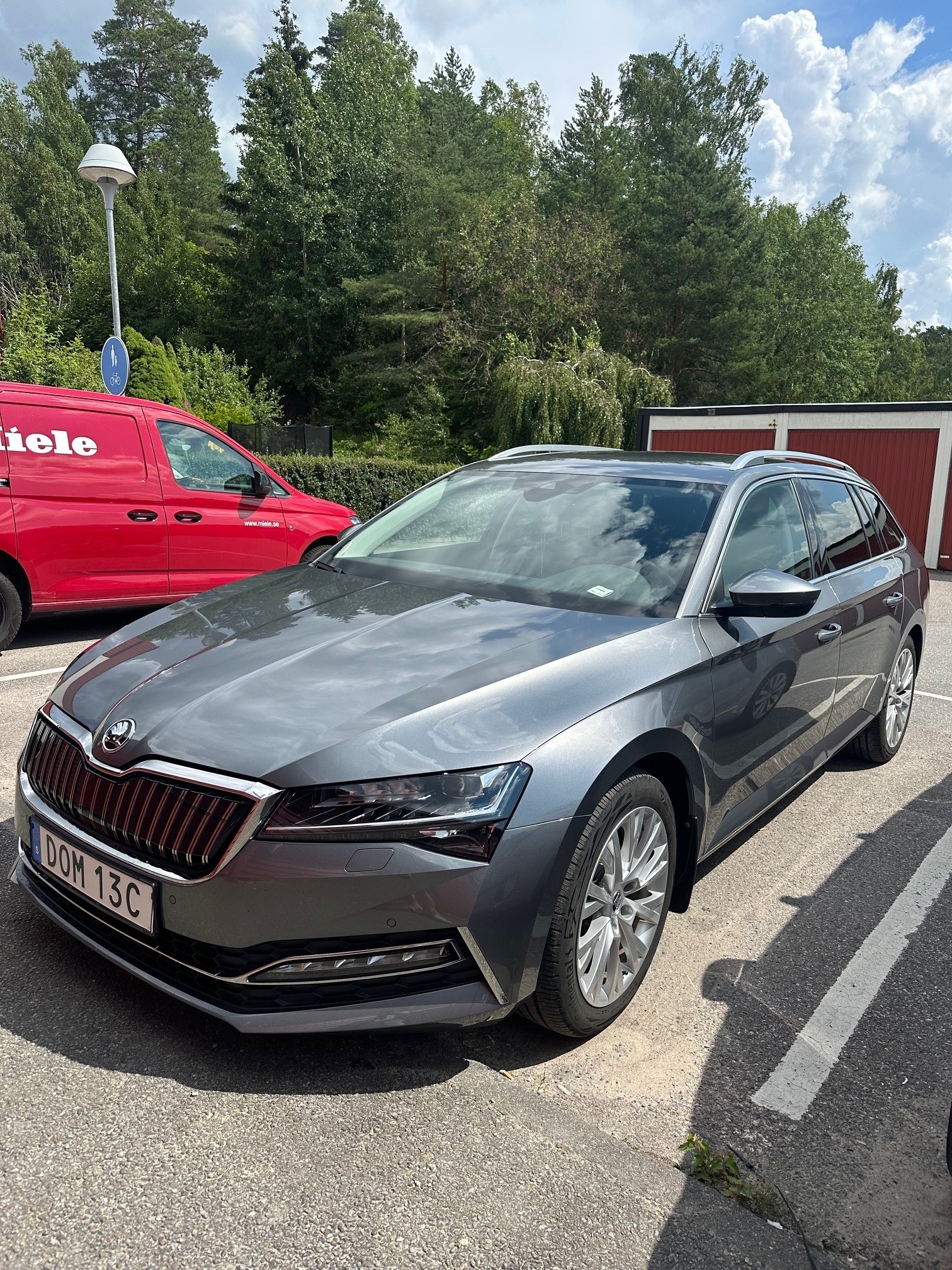 Skoda Superb 2024, bild 2/2