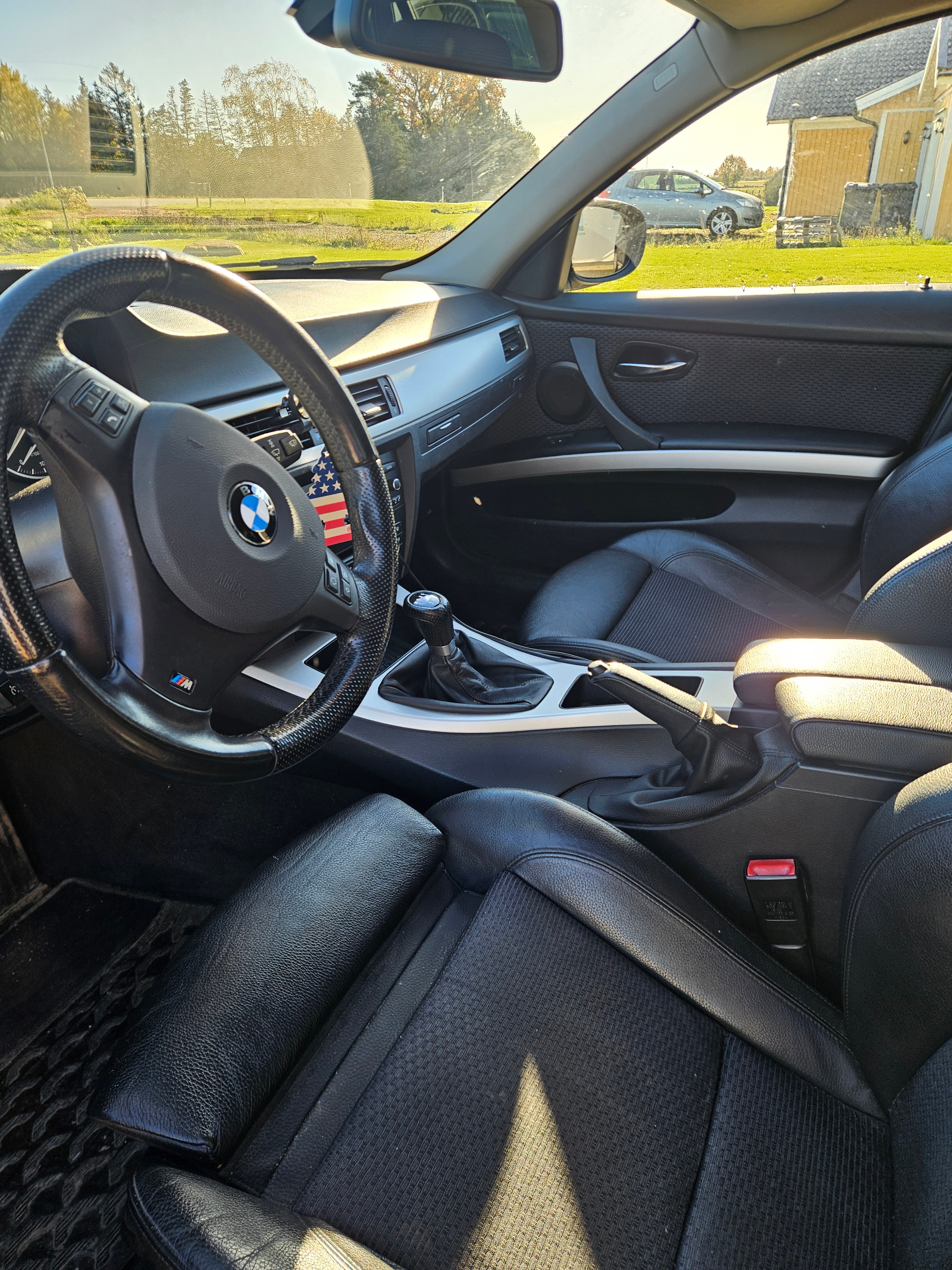 BMW 320d 2012, bild 4/6