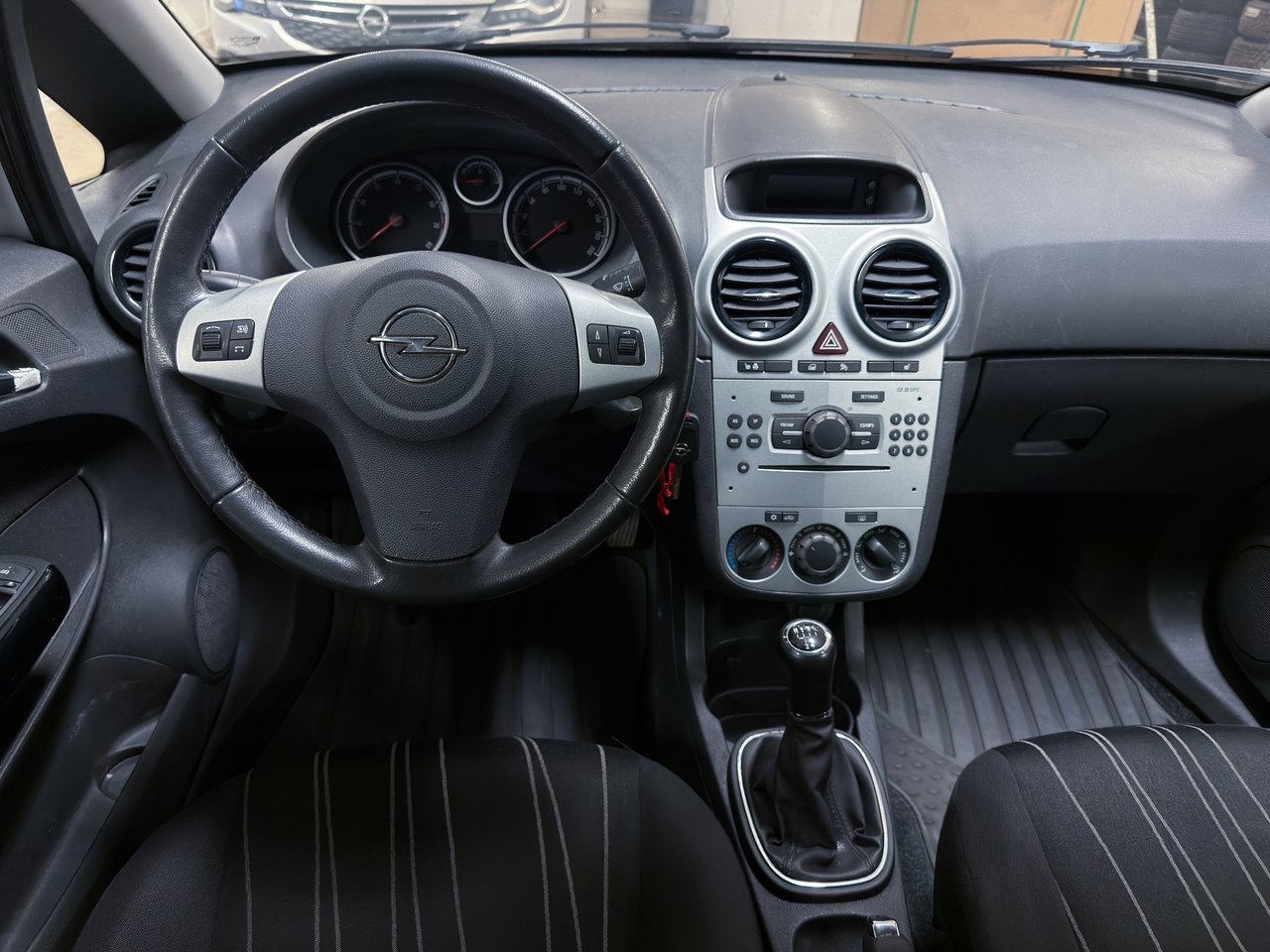 Opel Corsa 1.2 2010, bild 7/10