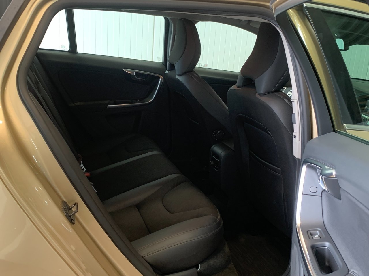 Volvo V60 Momentum 2012, bild 6/10