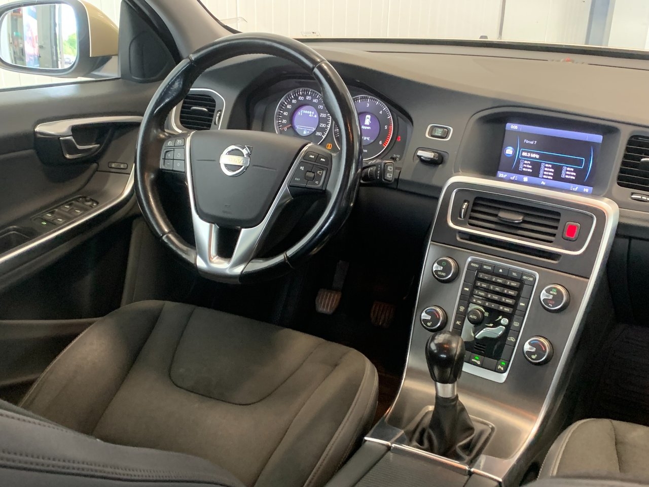 Volvo V60 Momentum 2012, bild 7/10