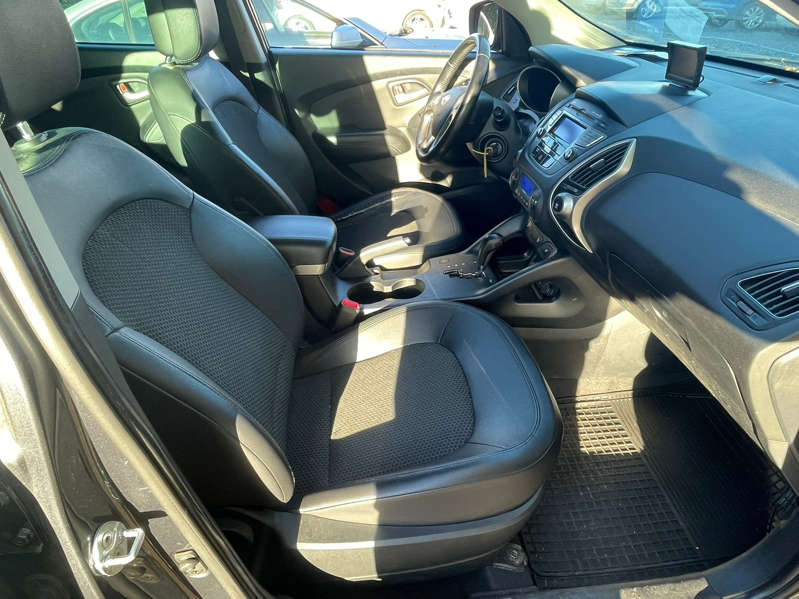 Hyundai ix35 2.0 CRDi 2011, bild 2/5