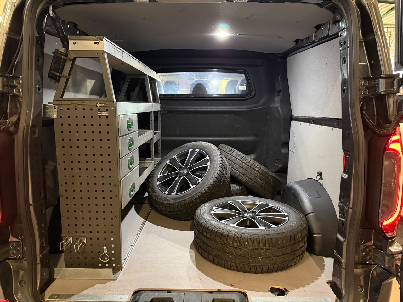 Volkswagen Transporter 2.0 TDI 2025, bild 6/10