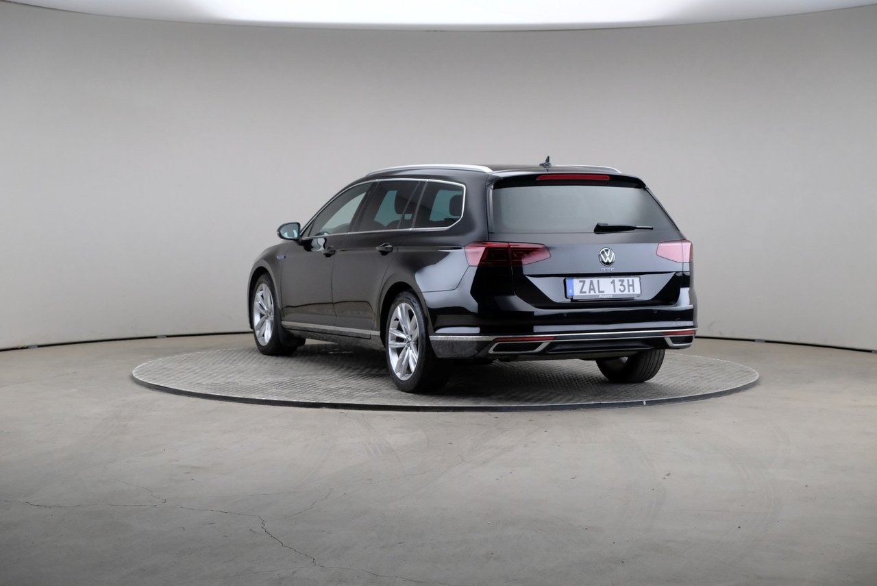 Volkswagen Passat GTE 2022, bild 2/10