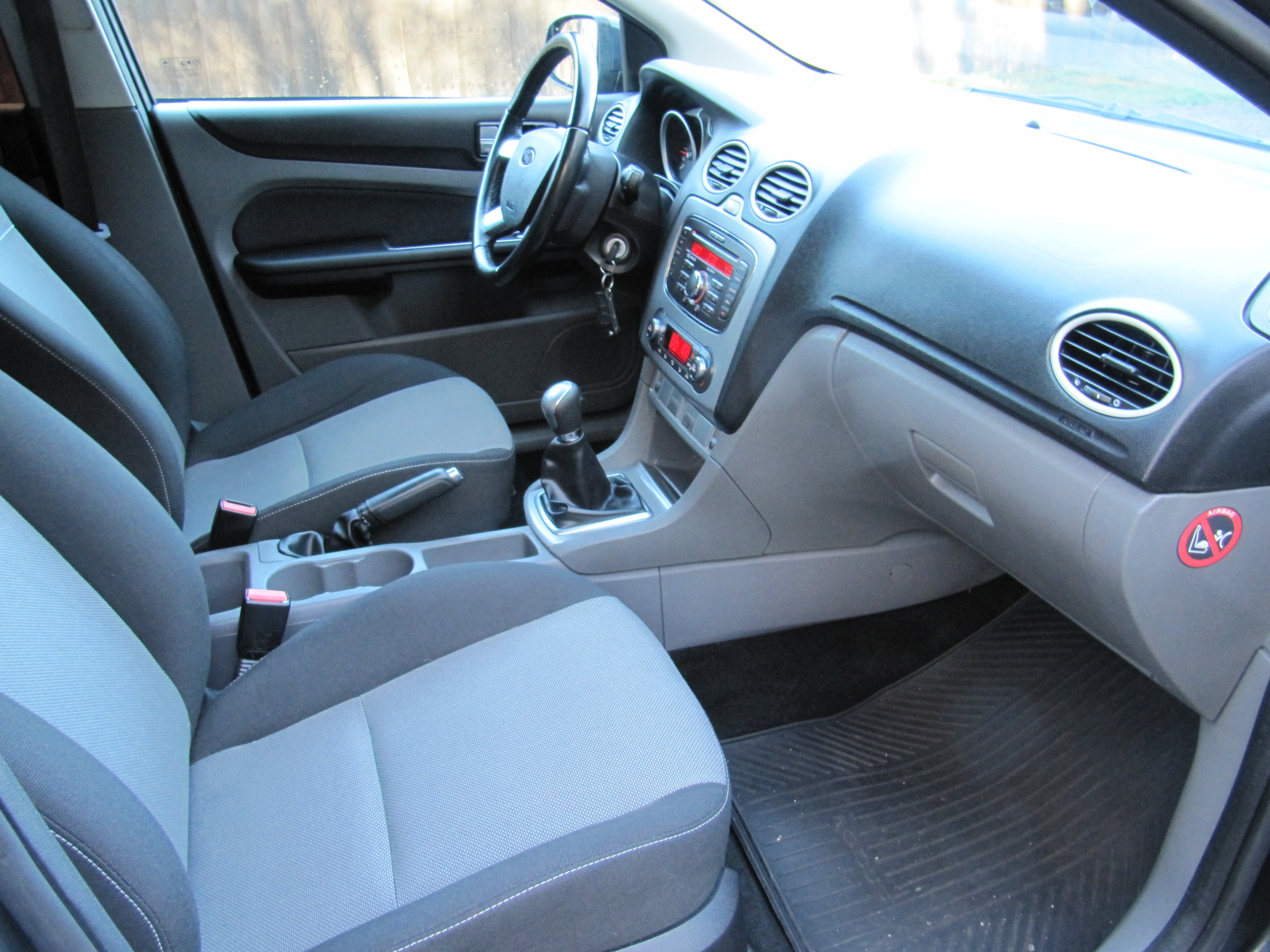 Ford Focus 1.6 TDCi DPF 2010, bild 7/10
