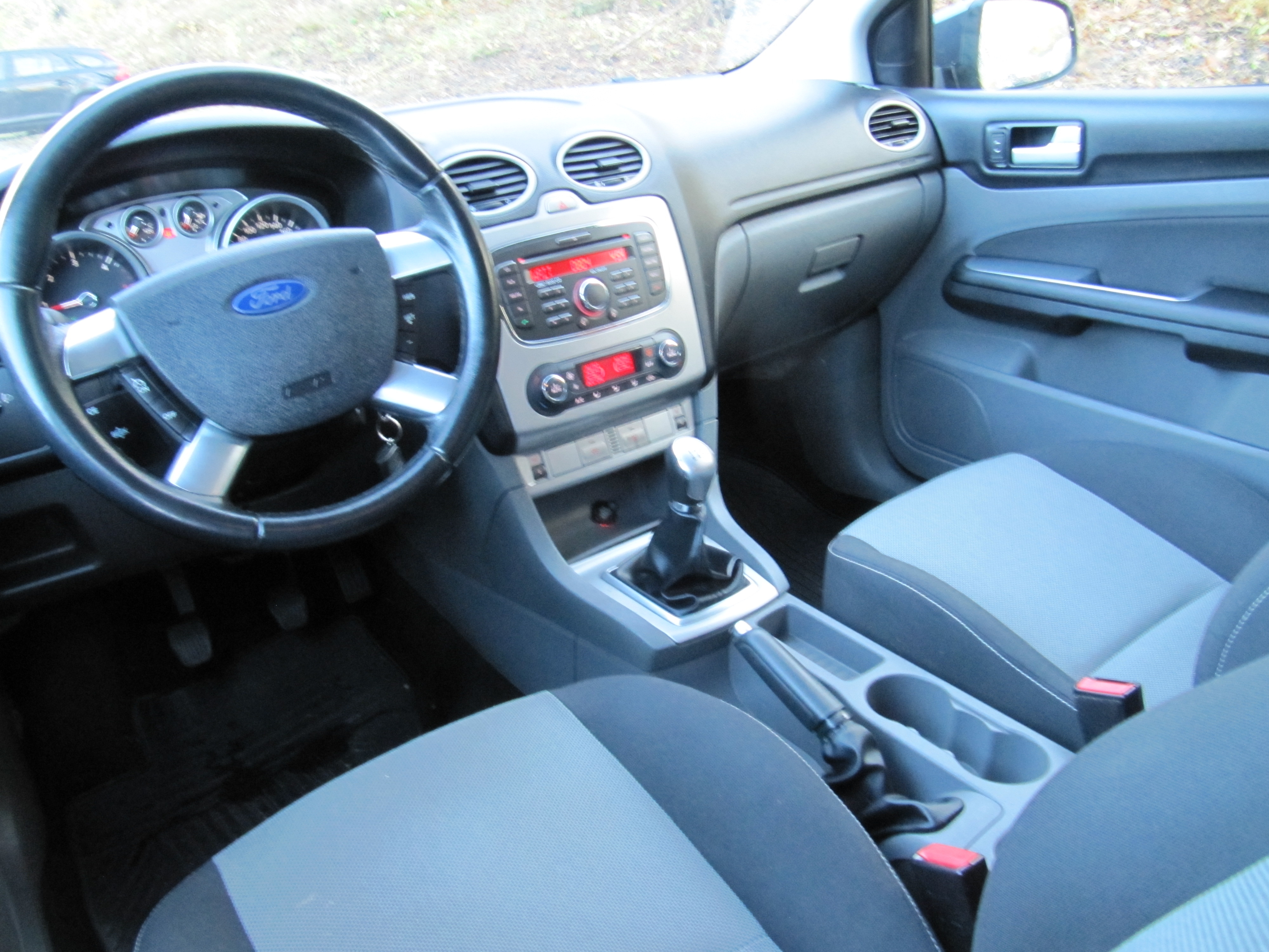 Ford Focus 1.6 TDCi DPF 2010, bild 4/10