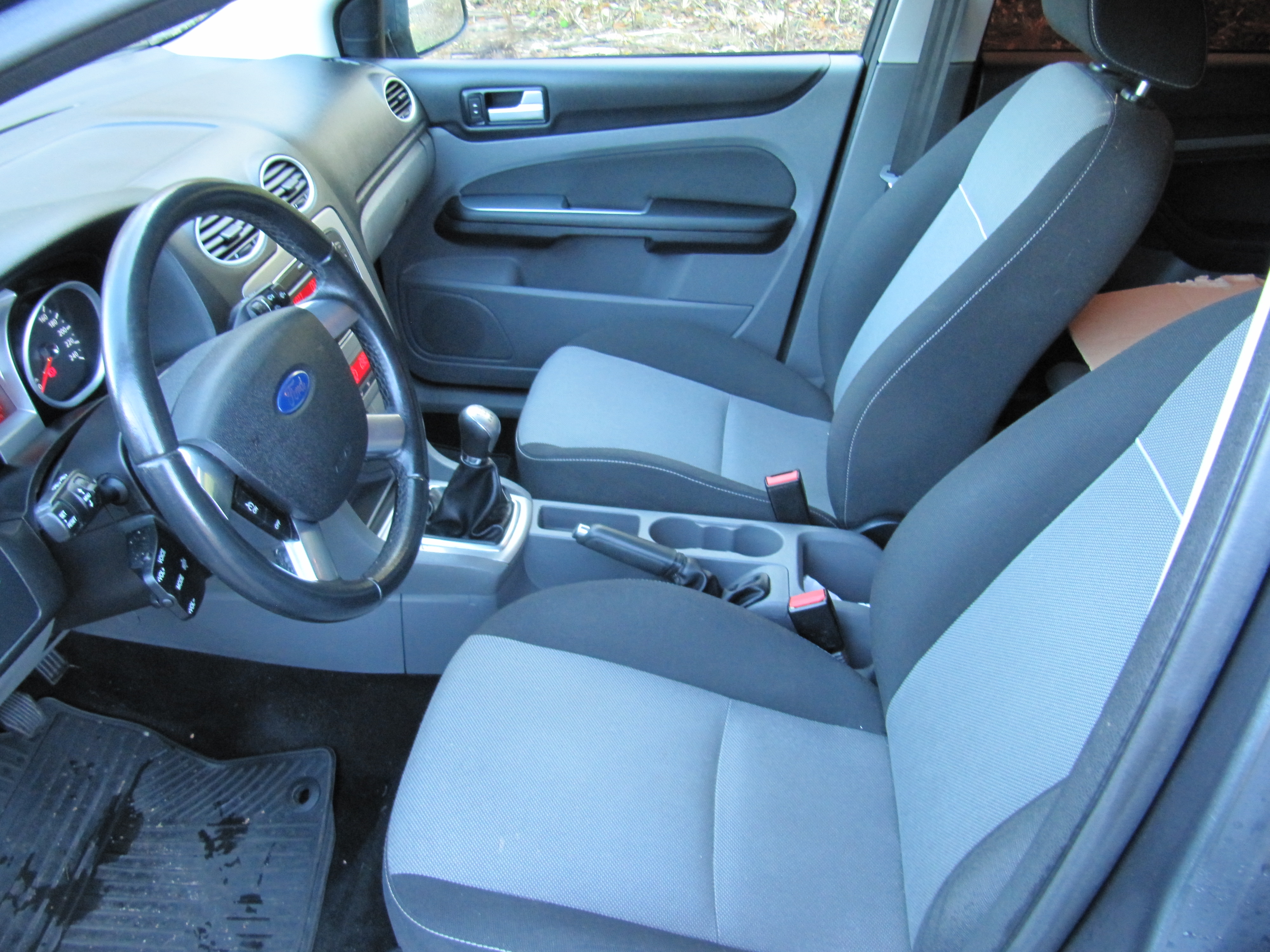Ford Focus 1.6 TDCi DPF 2010, bild 5/10