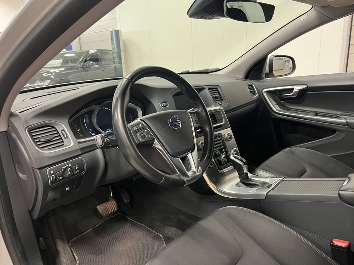Volvo V60 D4 Momentum Classic 2018, bild 5/10