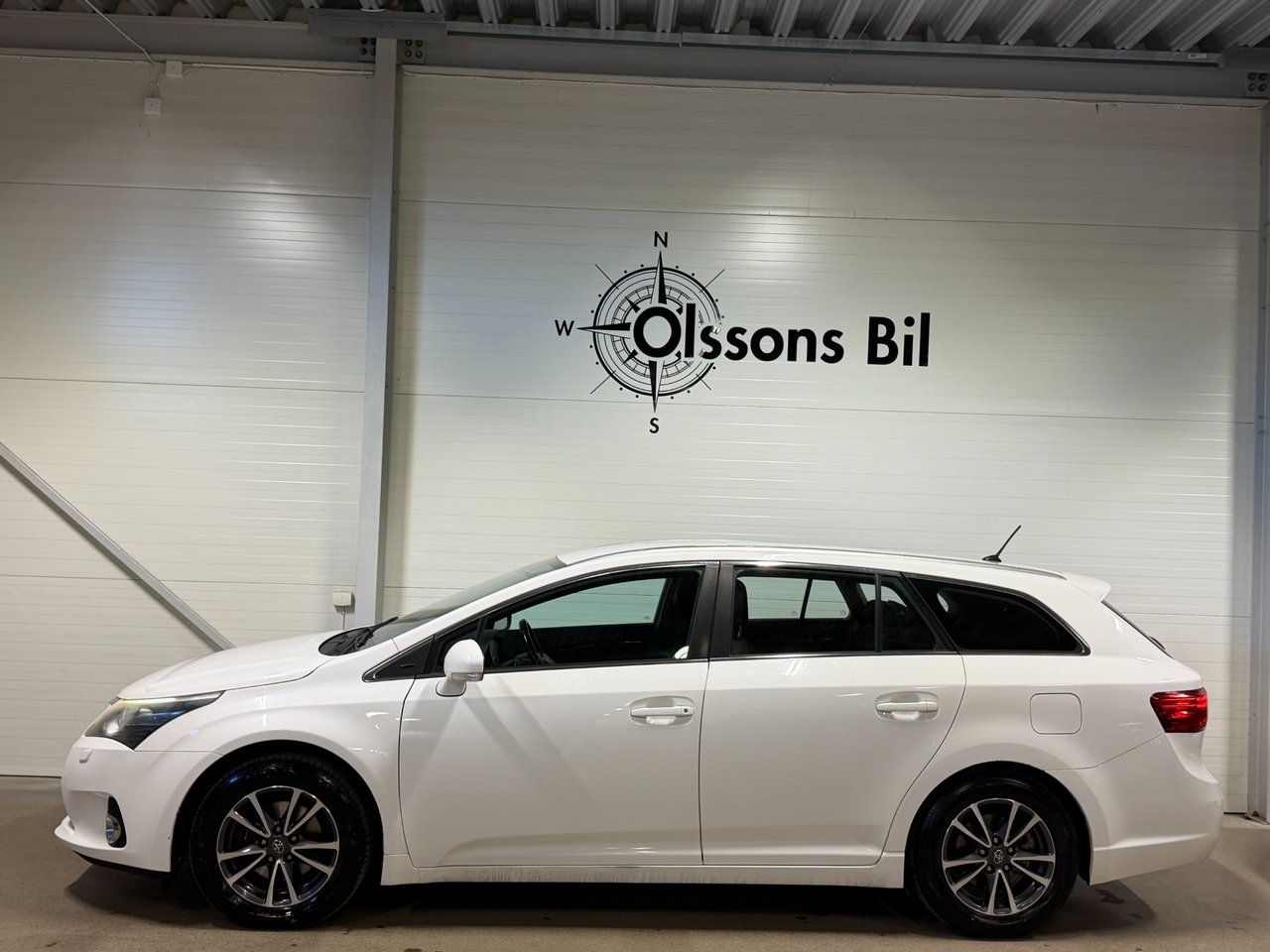 Toyota Avensis 2.0 D-4D Business 2012, bild 3/10