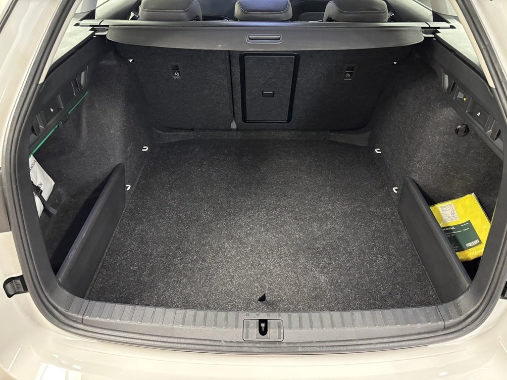 Skoda Octavia 1.5 TSI mHEV Selection 2025, bild 6/7