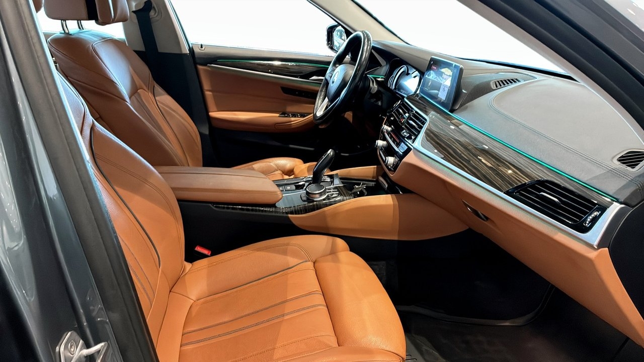 BMW 530i Luxury Line 2018, bild 3/9