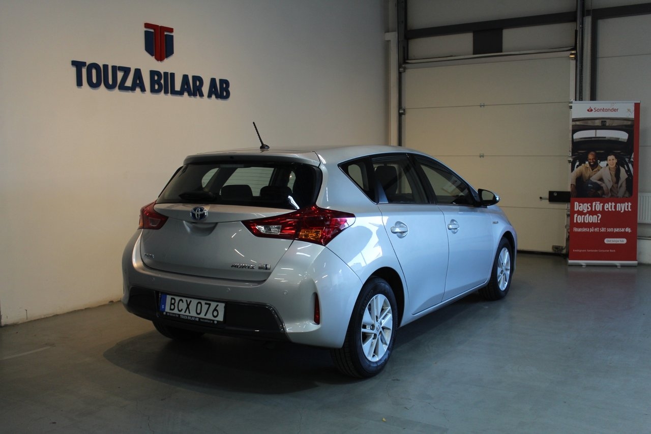 Toyota Auris 1.8 Hybrid Active 2014, bild 2/10