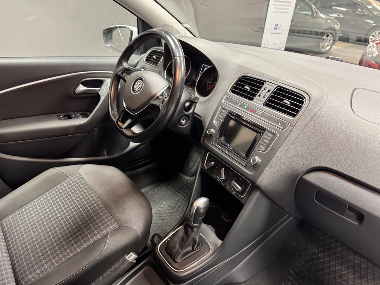 Volkswagen Polo 1.2 TSI 2017, photo 6/9