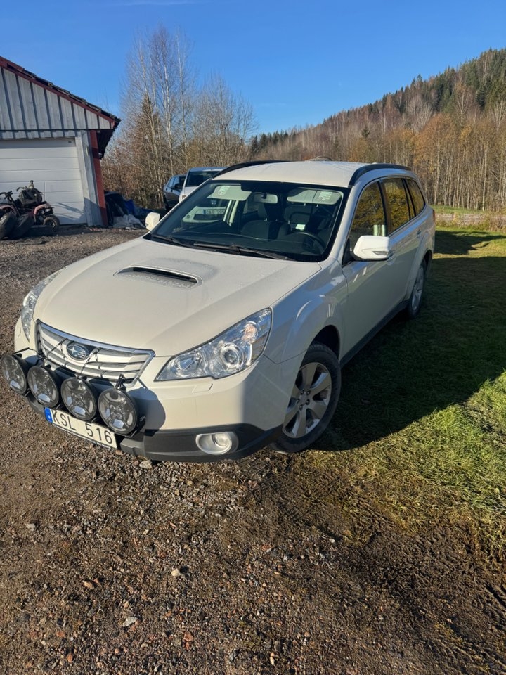 Subaru Outback 2.0D Business 2010, bild 2/4