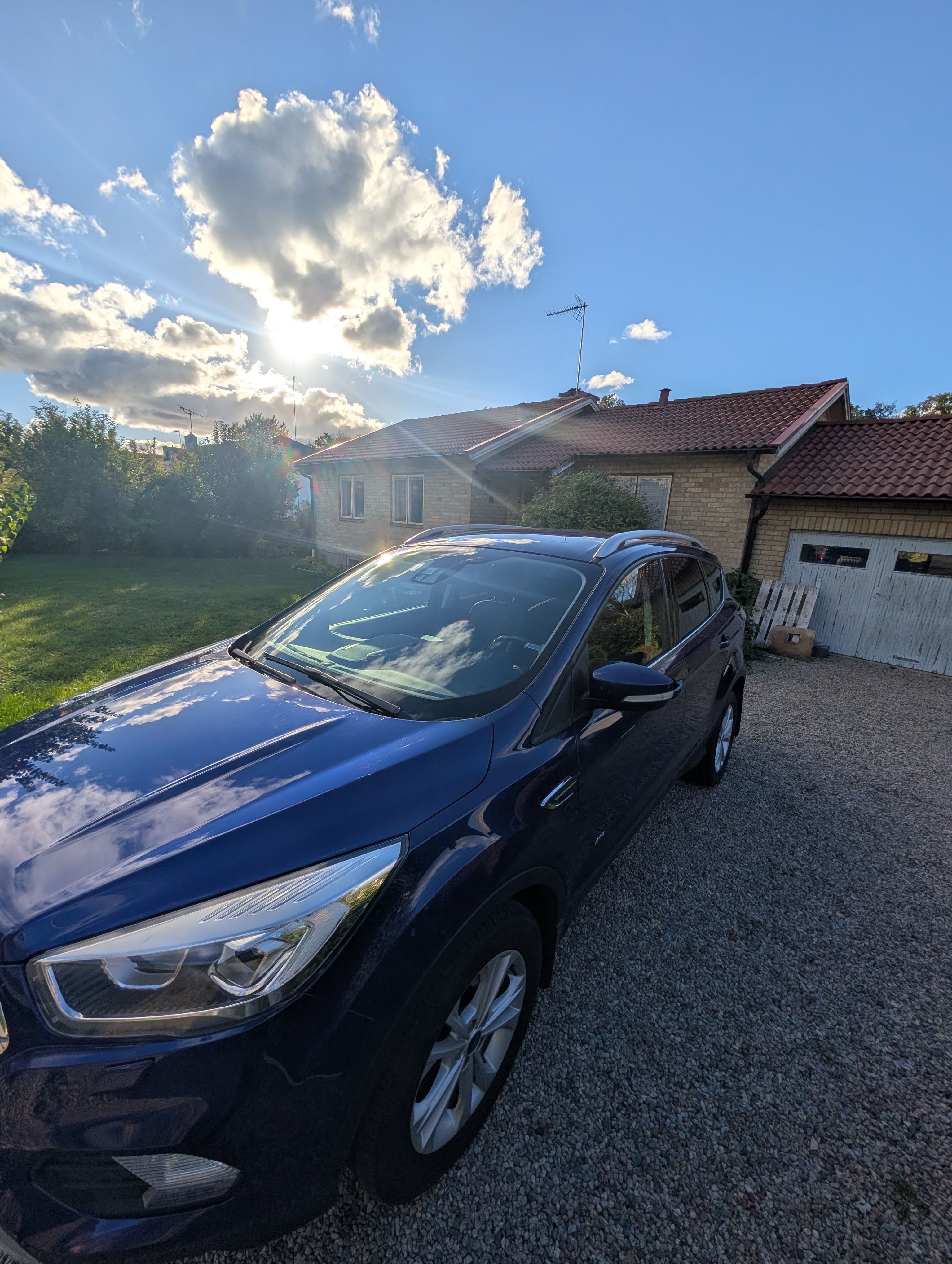 Ford Kuga 2.0 TDCi 2018, bild 4/8