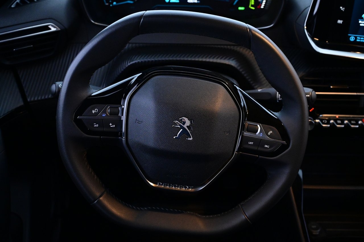 Peugeot e-2008 Active 2023, bild 7/10
