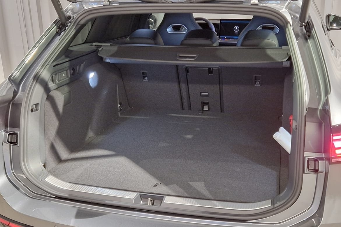Volkswagen Passat 1.5 eHybrid R-Line 2027, kuva 6/10