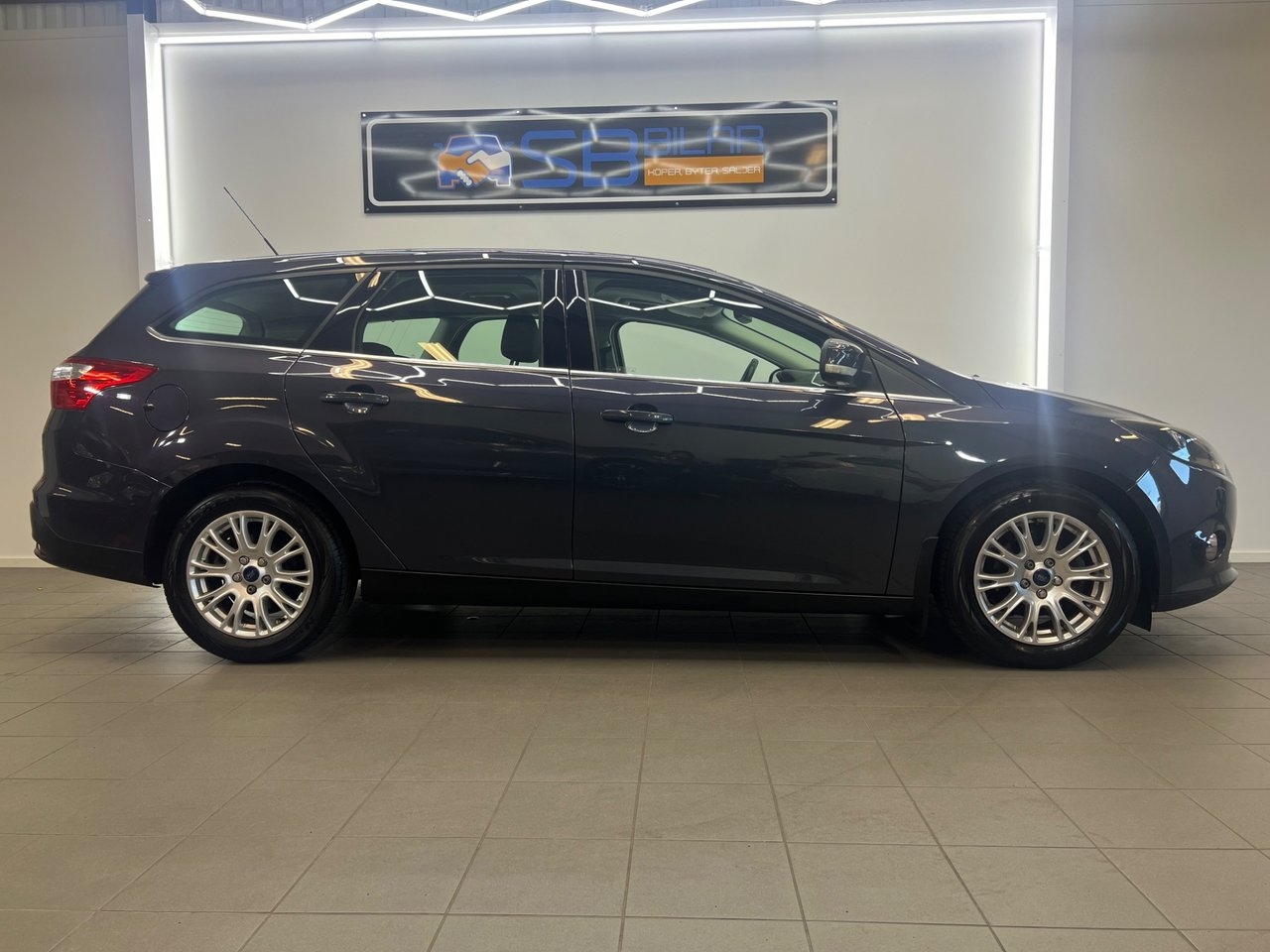 Ford Focus 1.0 EcoBoost Titanium 2012, bild 6/10