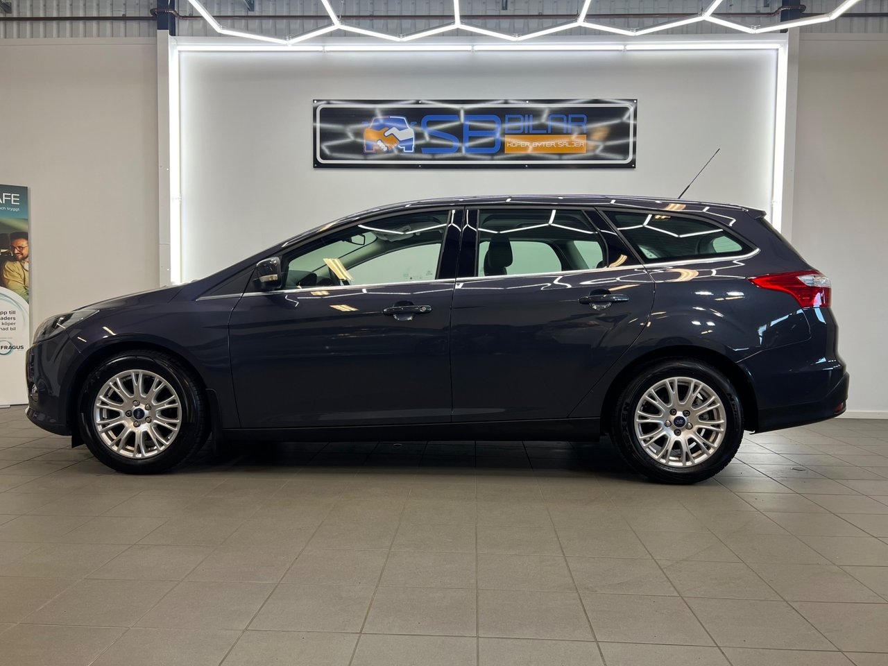 Ford Focus 1.0 EcoBoost Titanium 2012, bild 2/10