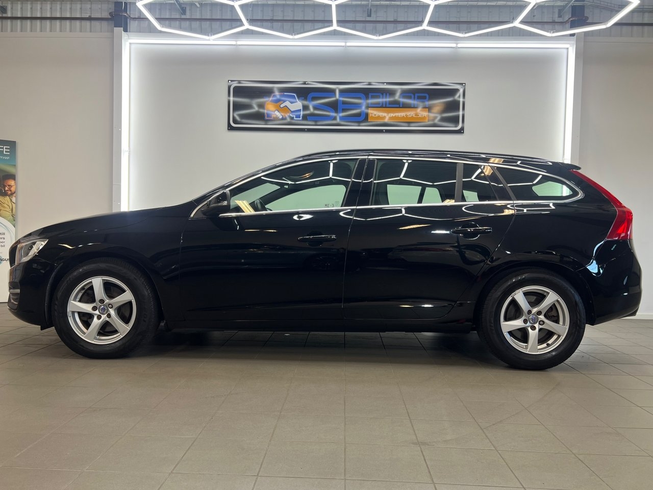 Volvo V60 D4 Momentum 2016, kuva 2/10