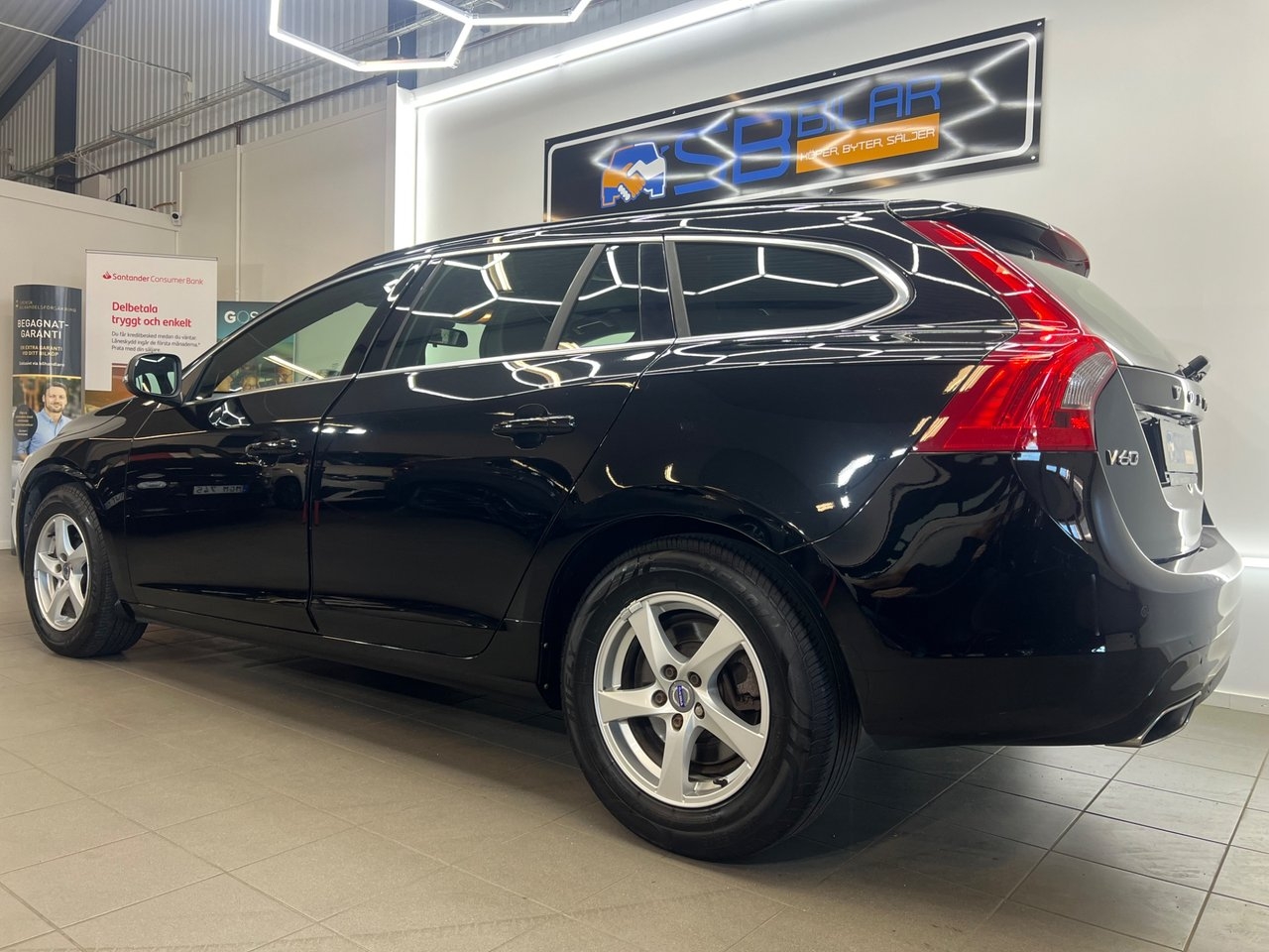 Volvo V60 D4 Momentum 2016, kuva 3/10