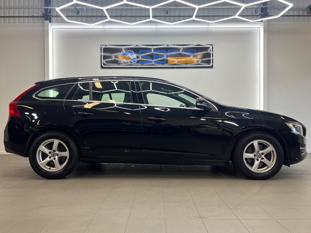 Volvo V60 D4 Momentum 2016, kuva 6/10