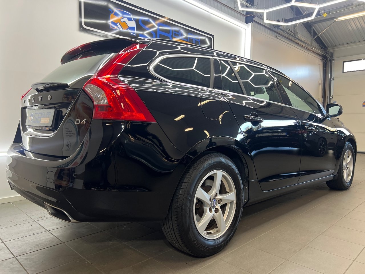 Volvo V60 D4 Momentum 2016, kuva 5/10