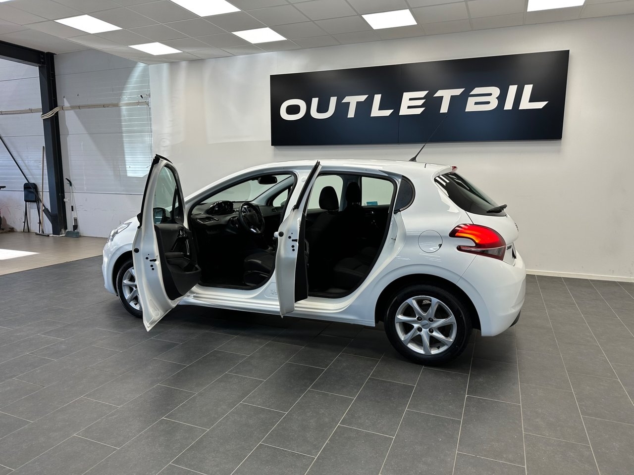 Peugeot 208 1.2 PureTech 82 2016, bild 3/10
