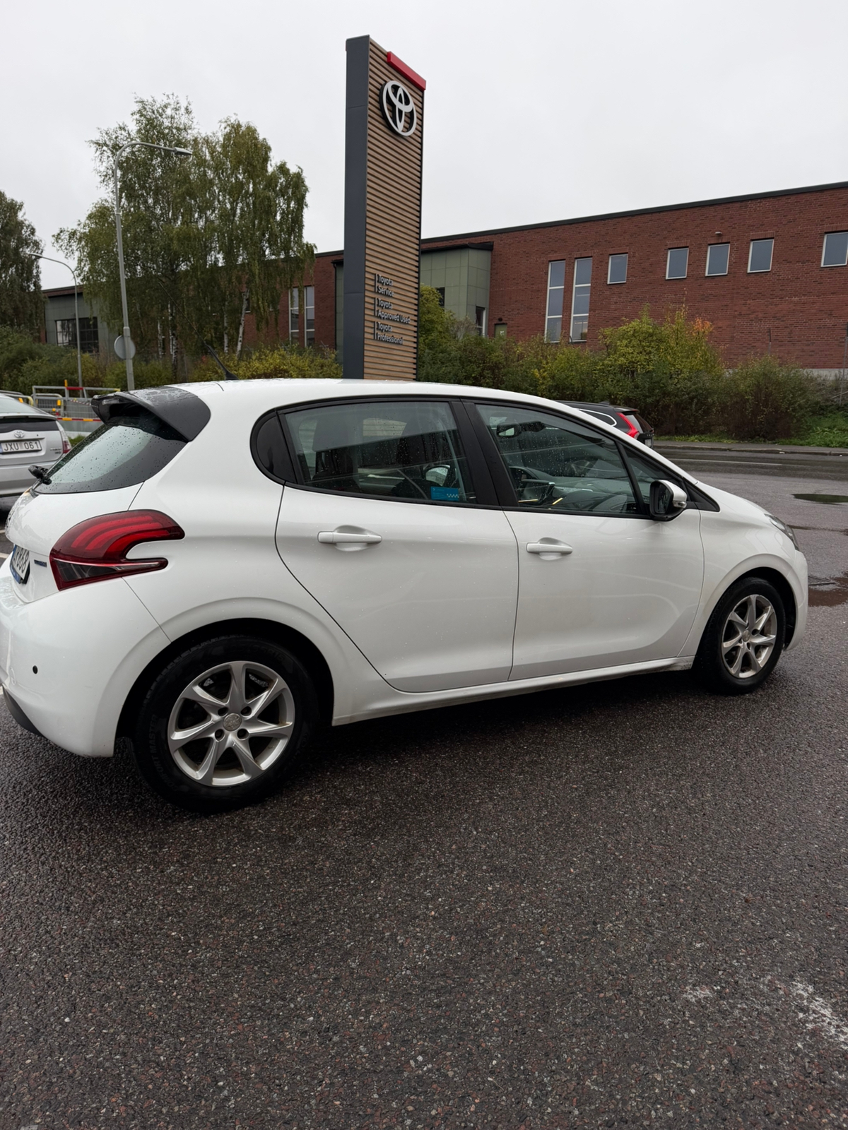 Peugeot 208 1.6 BlueHDi 100 2016, bild 4/8