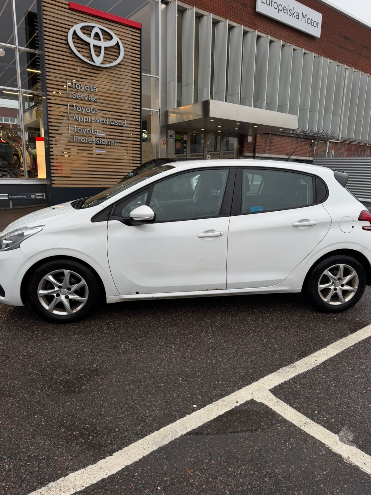 Peugeot 208 1.6 BlueHDi 100 2016, bild 5/8