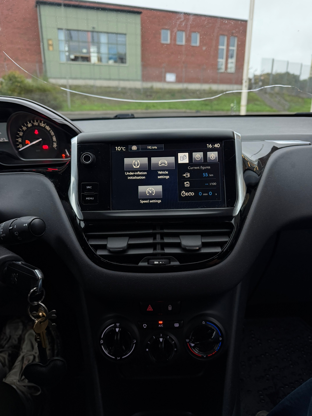Peugeot 208 1.6 BlueHDi 100 2016, bild 7/8