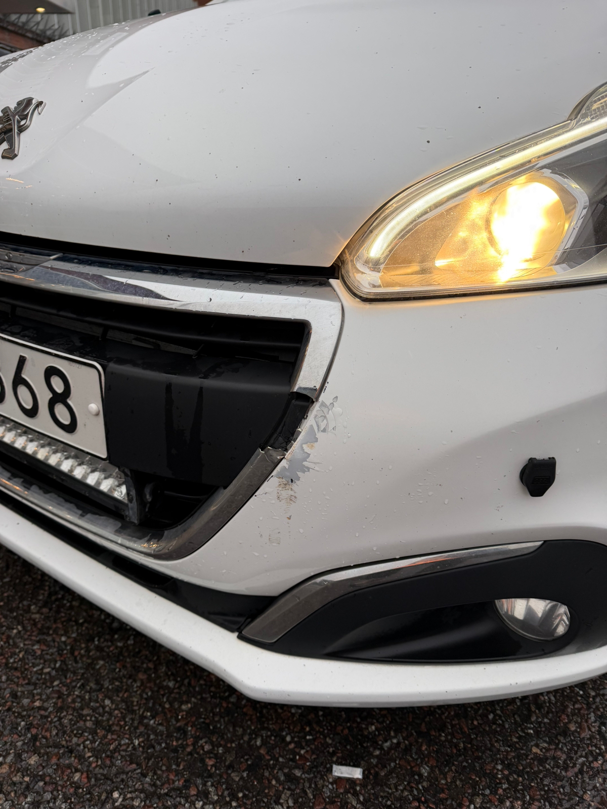 Peugeot 208 1.6 BlueHDi 100 2016, bild 6/8